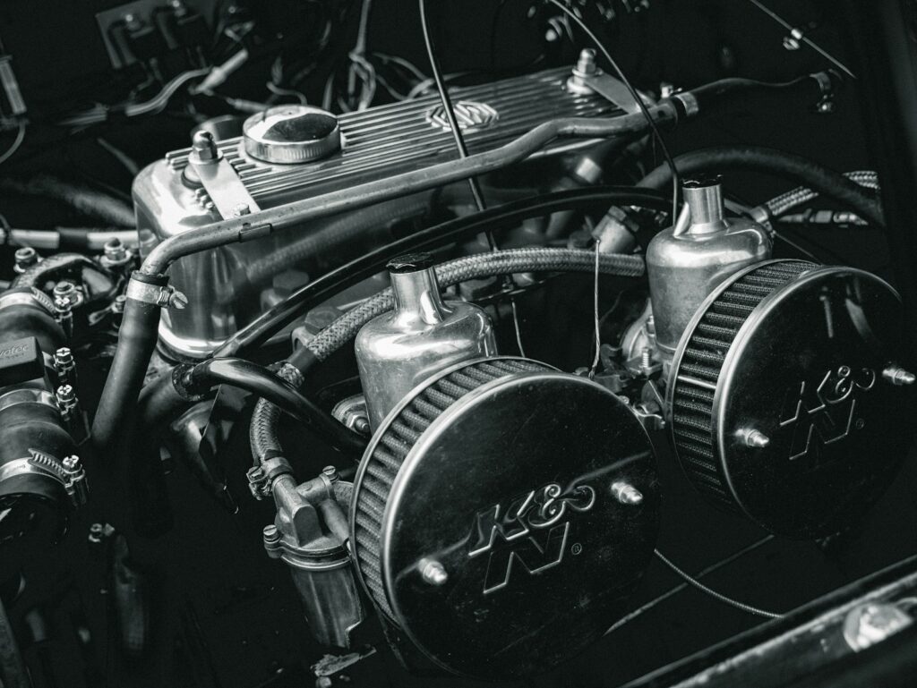 Detalle del motor de una motocicleta para una revisión de mantenimiento