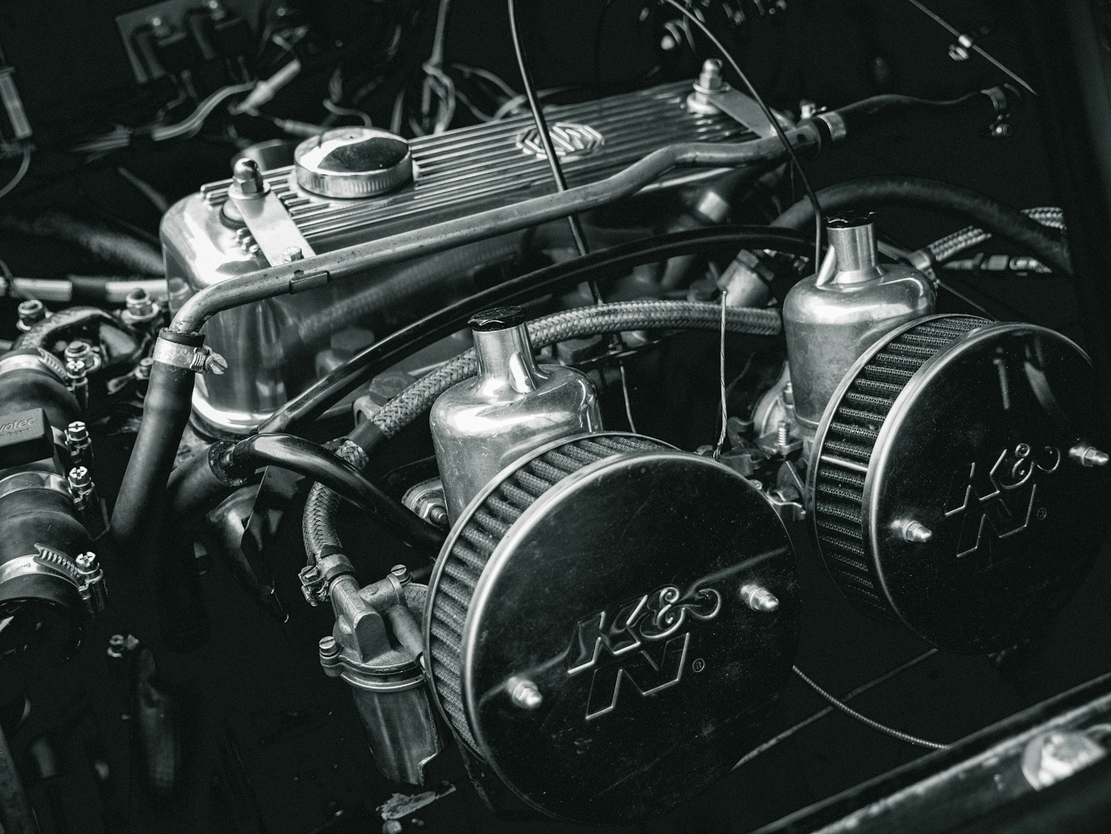 Detalle del motor de una motocicleta para una revisión de mantenimiento